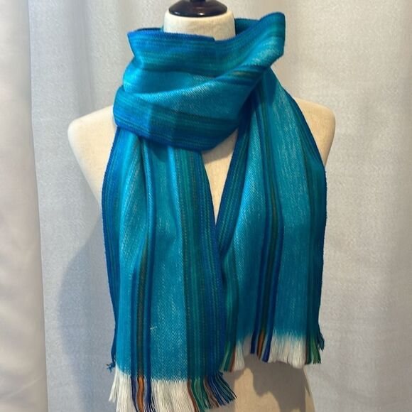 Beautiful alpaca scarf from Ecuador so soft and warm! - Picture 2 of 9